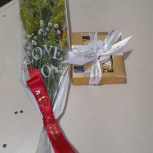 ROSA + FERRERO COM 4 UNIDADES